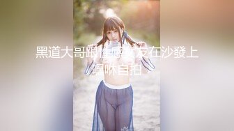 苗条贫乳美少妇，酒店里面被推倒无套啪啪后入操逼