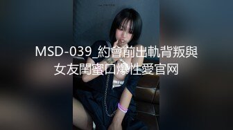 小夫妻很另类，卫生间马桶上开干，瘦瘦小哥哥后入操大眼美少妇