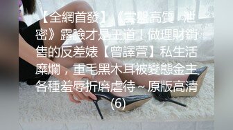 漂亮制服美女3P 身材娇小 同时伺候三根肉棒 嘴叼逼插 被无套输出 非常享受舒坦