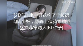 小胖哥约操齐逼短裤网红级美女，花臂纹身极品美腿，深喉插嘴扛起长腿就是操，扶着屁股后入，表情清晰可见