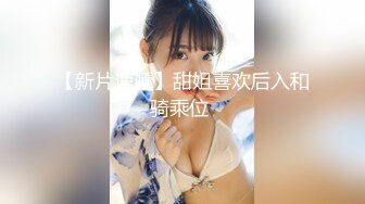 全景偷拍连衣裙马尾美少女进去就脱内裤尿尿