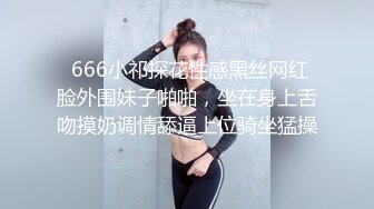 手动用镜子反射光线照妹子的嫩穴补光.近距离高清拍她的私处