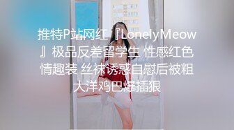 小哥哥被两个高颜值熟女大姐伺候真性福 一个上位全自动 一个在旁边舔