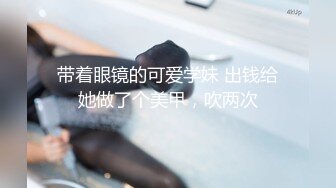 花臂纹身哥约个清纯娇小型00后不良少女,开档吊带丝袜在宾馆晃来晃去终被艹