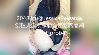 漂亮黑丝美眉沙发舌舔手撸帮男朋友出火