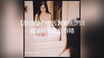   婴儿肥美妞大战头套男粉色超嫩肥穴，翘起美臀扭动，炮友拉着手后入，闭着眼睛一脸享受